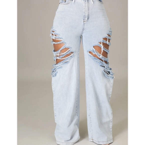 ⭐️HOST PICK⭐️ Denim Distressed Jeans - Picture 3 of 5